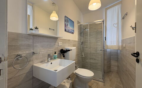 Villa Sole Mare: Bathroom, Flooring, Plumbing Fixture, Floor, Toilet Seat, Toilet, Bathroom Sink, Interior Design, Sink, Tap