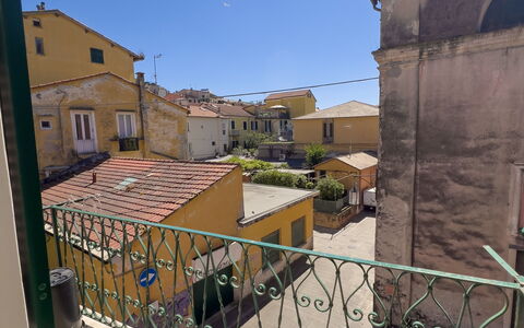 Casa Nanai - Levanto: Wall, Architecture, Residential Area, Balcony, Composite Material, Apartment, Door, Iron, Metal, Handrail