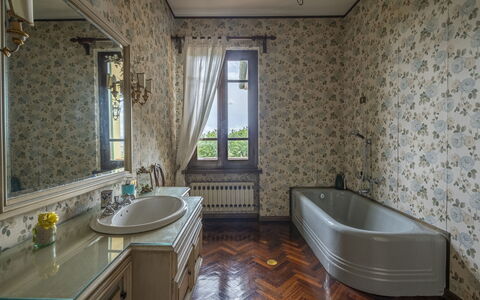 Villa Golly: Flooring, Interior Design, Plumbing Fixture, Floor, Bathroom, Tap, Plumbing, Tile, Bathtub, Ceiling