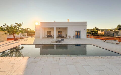Tenuta Emma: Composite Material, Swimming Pool, Reflection, Estate, Design, Reflecting Pool, Water Feature, Tile, Villa, Daylighting