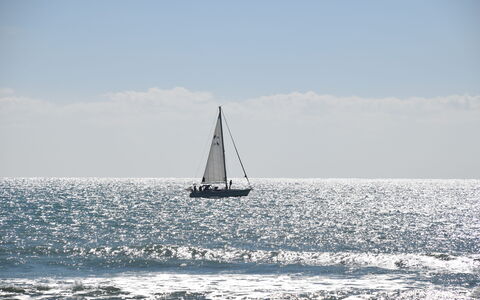 L'Oasi di Salvo: Boat, Sky, Sailboat, Watercraft, Sailing, Mast, Horizon, Sailing