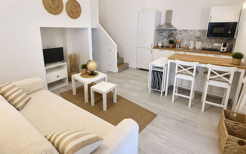 Porto Luna 1: Furniture, Interior Design, Flooring, Floor, Wood, Room, Living Room, Couch, Wood Flooring, Table