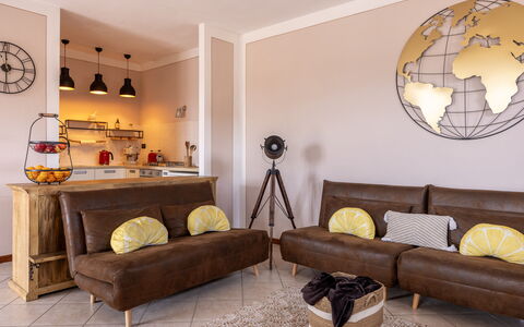 Terrazza sulla Luna, Casciana Terme: Furniture, Interior Design, Couch, Wood, Flooring, Living Room, Floor, Room, Textile, Home