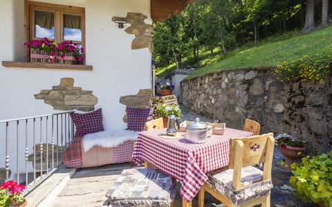 Chalet Ralon: Furniture, Chair, Outdoor Furniture, Cottage, Flowerpot, Houseplant, Outdoor Table, Garden, Kitchen & Dining Room Table, Patio