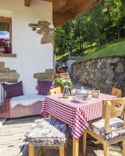 Chalet Ralon: Furniture, Chair, Outdoor Furniture, Cottage, Flowerpot, Houseplant, Outdoor Table, Garden, Kitchen & Dining Room Table, Patio