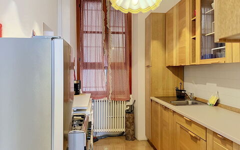 Una Finestra sul Lago: Kitchen, Kitchen Appliance, Countertop, Cabinetry, Major Appliance, Wood, Furniture, Interior Design, Flooring, Cupboard