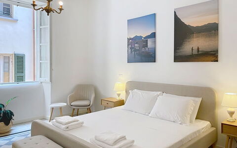 Una Finestra sul Lago: Floor, Flooring, Interior Design, Apartment, Furniture, Pillow, Throw Pillow, Bedroom, Bed, Cushion