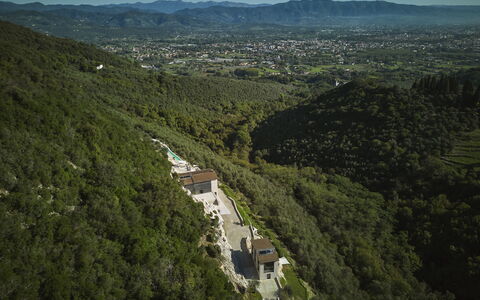 Villetta Farfallina: Mountainous Landforms, Hill, Mountain, Highland, Landscape, Hill Station, Rural Area, Slope, Mountain Range, Valley