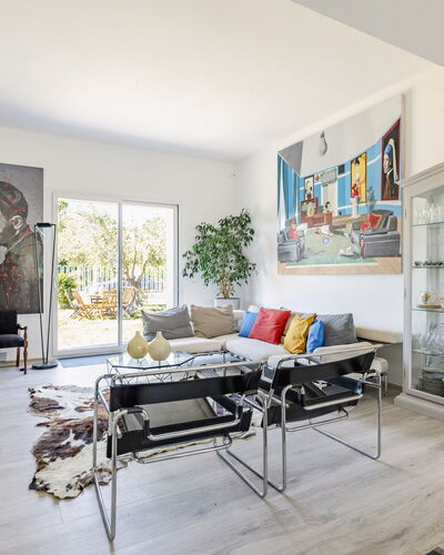 Art and Sea House: Furniture, Interior Design, Flooring, Wall, Floor, Wood, Ceiling, Couch, Table, Living Room