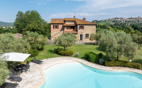 Podere Il Pozzangone, Lucignano: Swimming Pool, Cottage, Farmhouse, Lawn, Garden, Estate, Landscaping, Villa, Yard