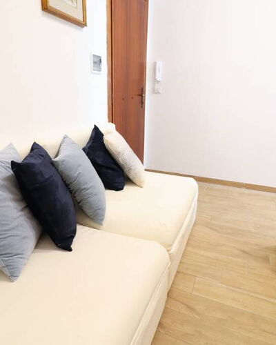 Casa Aurora a Otranto: Furniture, Flooring, Floor, Couch, Interior Design, Wood, Cushion, Living Room, Wood Flooring, Throw Pillow