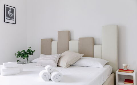 Suite Pineta: Furniture, Interior Design, Bed, Bedroom, Wall, Wood, Bedding, Bed Sheet, Linens, Textile
