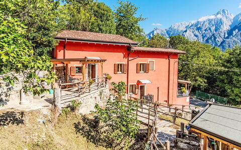 Sorico Albonico 697: Mountain Range, Hill Station, Cottage, Slope, Valley, Village, Alps, Mountain Village, Porch, Ridge