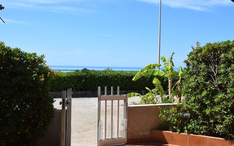 Il Favollo: Flowerpot, Shade, Sea, Ocean, Garden, Landscaping, Houseplant, Fence, Eco Hotel