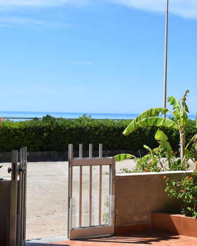 Il Favollo: Flowerpot, Shade, Sea, Ocean, Garden, Landscaping, Houseplant, Fence, Eco Hotel