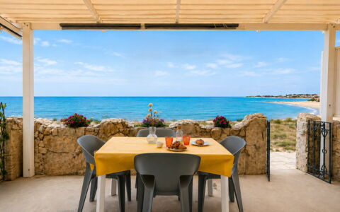 La Casa in Riva al Mare: Furniture, Sea, Outdoor Furniture, Coast, Chair, Coastal And Oceanic Landforms, Ocean, Beach, Shade, Resort