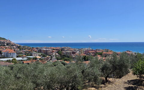 Villa Pineta della Rovere: Blue, Daytime, Horizon, Coast, Sea, Coastal And Oceanic Landforms, Residential Area, Ocean, Shore, Beach
