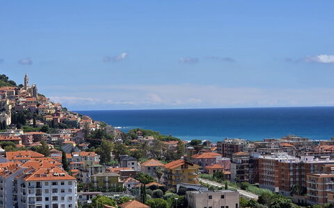 Villa Pineta della Rovere: Daytime, City, Horizon, Residential Area, Sea, Coast, Coastal And Oceanic Landforms, Human Settlement, Ocean, Tourist Attraction