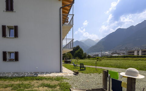 Isola Verde Garden Home: Hill, Mountain Range, Hill Station, Valley, Ridge, Balcony, Alps, Porch, Mountain Village, Massif