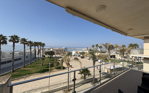 La Casa di Luigi: Daytime, Shade, Apartment, Balcony, Resort, Hotel, Seaside Resort