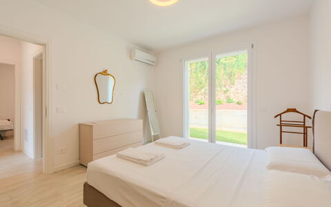 Annamaria: Interior Design, Flooring, Floor, Ceiling, Home, Room, Bed, Bedroom, Apartment, Bed Frame