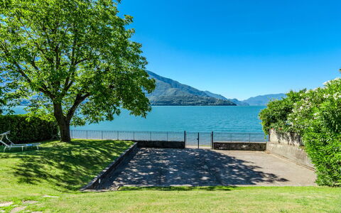 Riva&Lago: Water, Body Of Water, Mountainous Landforms, Natural Landscape, Hill, Mountain, Landscape, Bank, Coastal And Oceanic Landforms, Lake