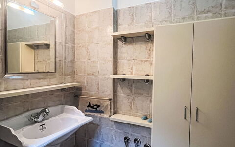 Daisy: Bathroom Sink, Plumbing Fixture, Flooring, Sink, Floor, Interior Design, Tap, Plumbing, Bathroom, Countertop