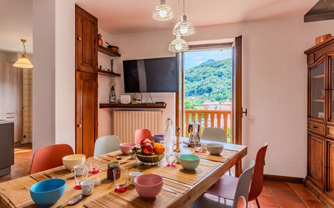 Casa Giamba: Furniture, Interior Design, Wood, Flooring, Dining Room, Ceiling, Kitchen & Dining Room Table, Table, Room, Chair