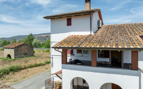 Il Cipresso, Casa dei Nonni, Cortona: Roof, Cottage, Slope, Chimney, Villa, Balcony, Farmhouse