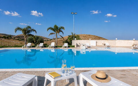 Antica Cascina 191: Swimming Pool, Resort, Hotel, Leisure Centre