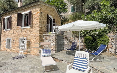 Casetta Pantasina: Building, Wall, Window, Residential Area, Neighbourhood, Facade, House, Town, Home, Balcony