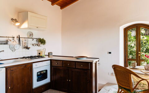 Casetta Pantasina: Wood, Furniture, Interior Design, Kitchen, Countertop, Flooring, Kitchen Appliance, Floor, Cabinetry, Ceiling