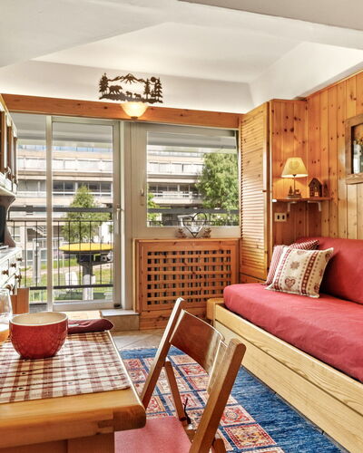 Alpen Nook - Sci e Natura: Building, Wall, Window, Residential Area, Neighbourhood, Facade, House, Town, Home, Balcony