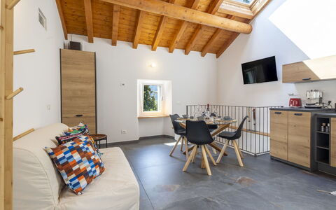 Cà Coda Rossa: Family Car, Apartment, Luxury Vehicle, Mid-Size Car, Parking, Sedan, Compact Car, City Car