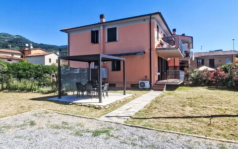Sondolo: Family Car, Apartment, Luxury Vehicle, Mid-Size Car, Parking, Sedan, Compact Car, City Car