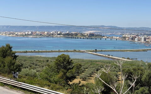 Villa Marzia - Augusta: Water, Water Resources, Body Of Water, Bridge, Waterway, Coast, Coastal And Oceanic Landforms, Bank, Lake, Channel