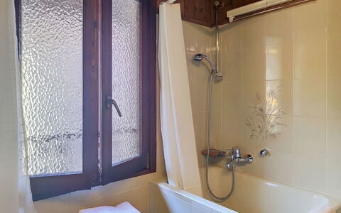 Casa Gloria: Apartment, Condominium, Mixed-Use, Hotel, Balcony