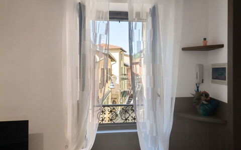 Casa Gloria: Apartment, Condominium, Mixed-Use, Hotel, Balcony