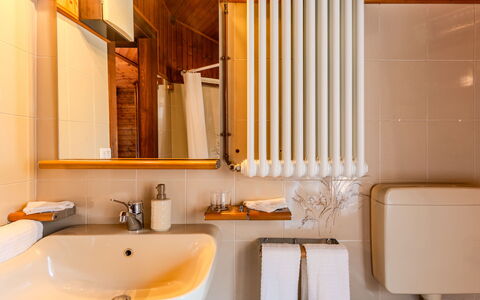 Casa Gloria: Wood, Interior Design, Flooring, Plumbing Fixture, Floor, Tap, Sink, Room, Bathroom, Plumbing