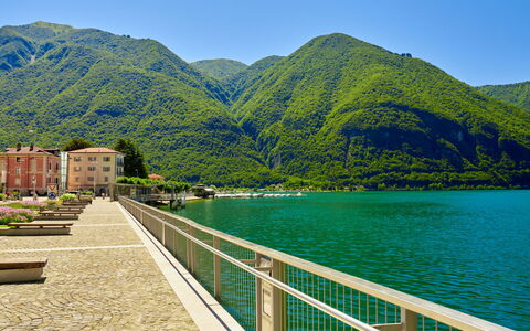 Casa Gloria: Water, Mountainous Landforms, Body Of Water, Mountain, Hill, Mountain Range, Highland, Waterway, Bank, Lake