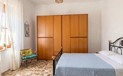 Vela Latina: Interior Design, Furniture, Wood, Flooring, Ceiling, Floor, Room, Lighting, Apartment, Table
