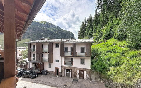 Anny: Mountain Range, Balcony, Mountain Village