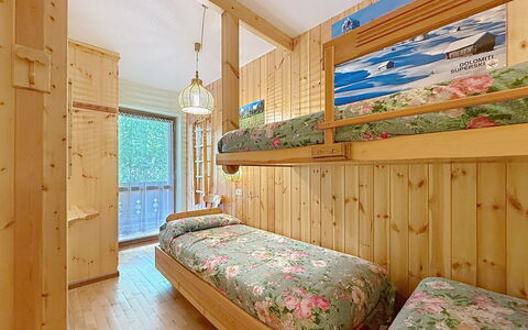 Anny: Mountain Range, Balcony, Mountain Village