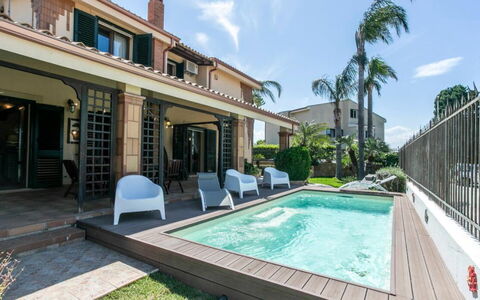La Villa di Giusy: Swimming Pool, Resort, Residential Area, Home, Eco Hotel, Shade, Estate, Balcony, Leisure, Hacienda