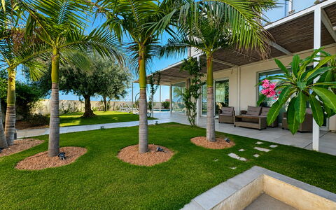 A Casa di Gio: Tree, Garden, Shrub, Residential Area, Resort, Shade, Land Lot, Eco Hotel, Home