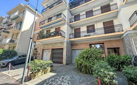 Rubens: Apartment, Neighbourhood, Residential Area, Balcony, Condominium, Human Settlement, Urban Design