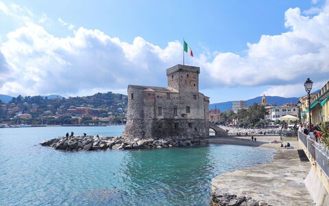 Rubens: Water, Body Of Water, Waterway, Sea, Coastal And Oceanic Landforms, Coast, Tourist Attraction, Lake, Tower, Ocean