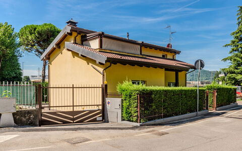 Villa Giulia: Fence, Gate, Home Fencing, Balcony