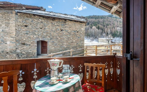 Les Combes 6: Wall, Wood, Interior Design, Furniture, Ceiling, Cottage, Door, Wood Stain, Chair, Hardwood