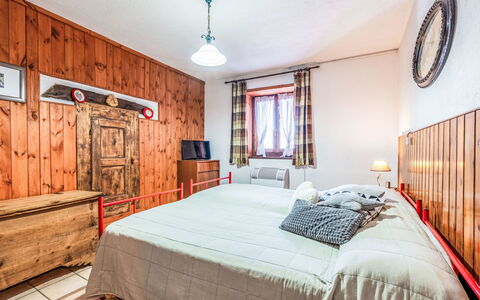 Les Combes 6: Wood, Home, Furniture, House, Bedroom, Cottage, Bed, Log Cabin, Bedding, Hardwood